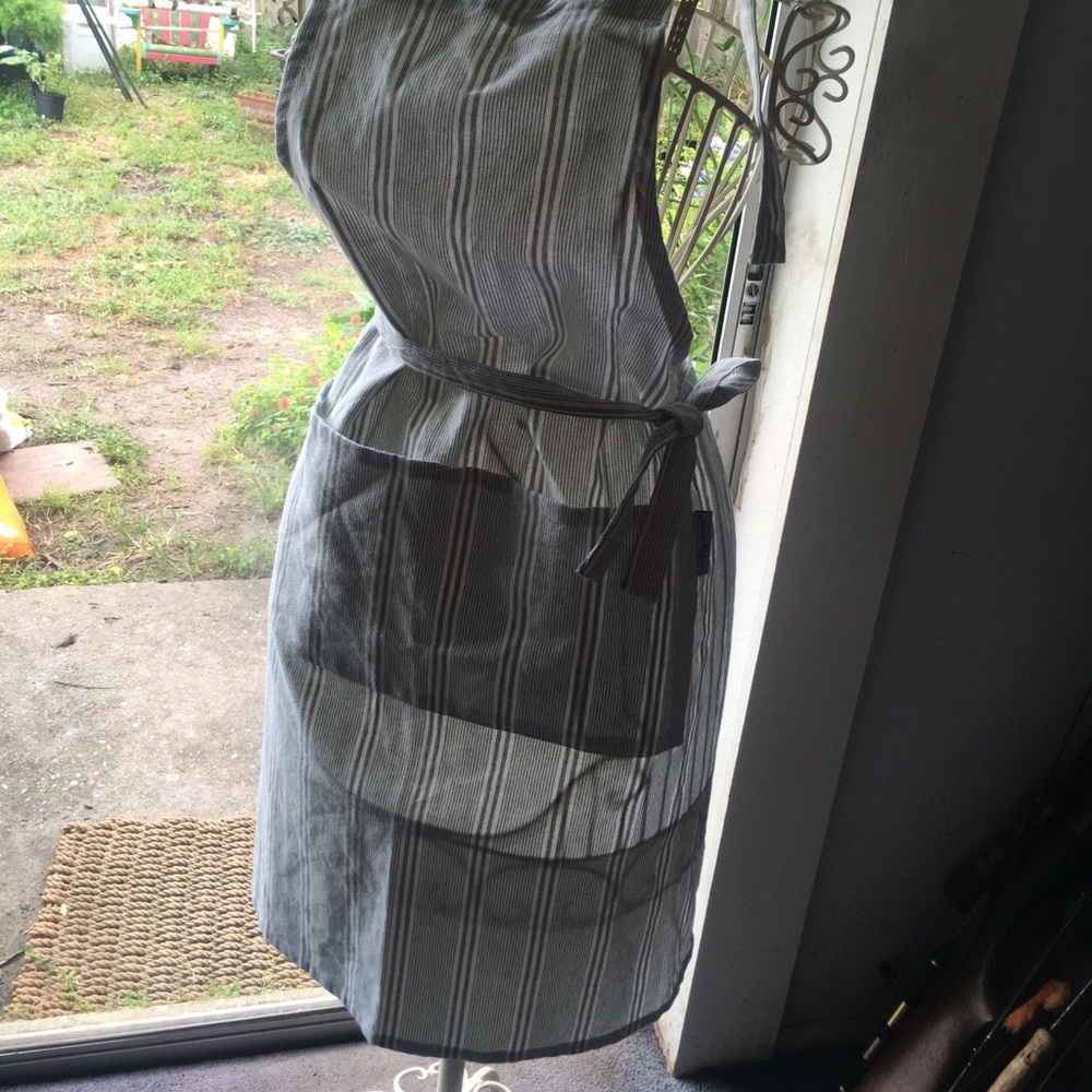 Working Kitchen apron✨ - Picture 2 of 8